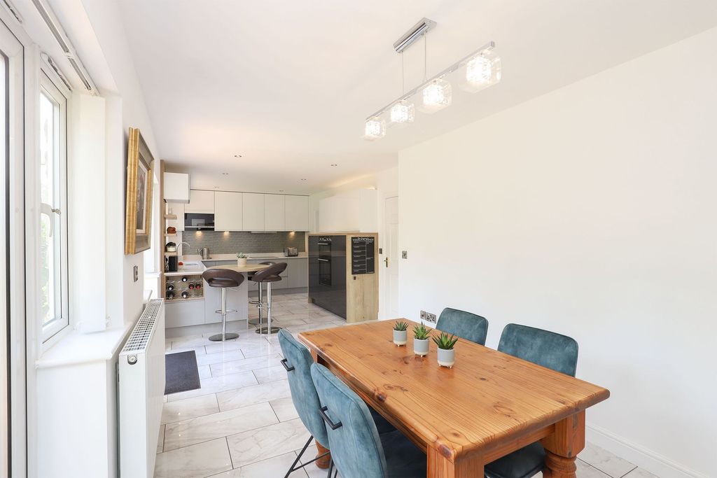 Property photo 2 of 30