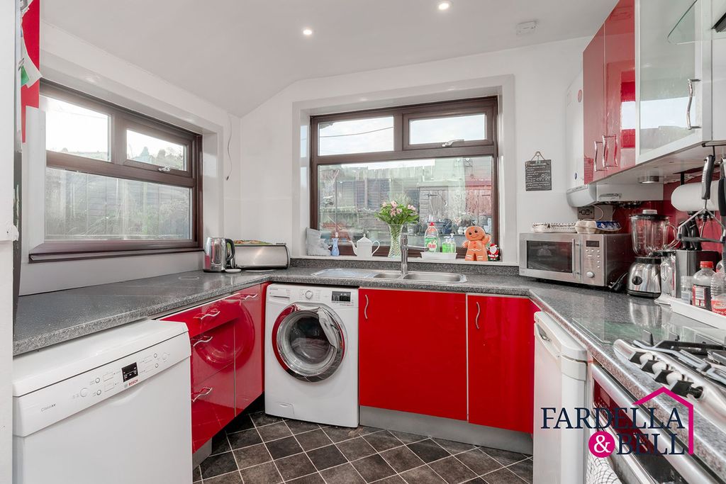 Property photo 3 of 20