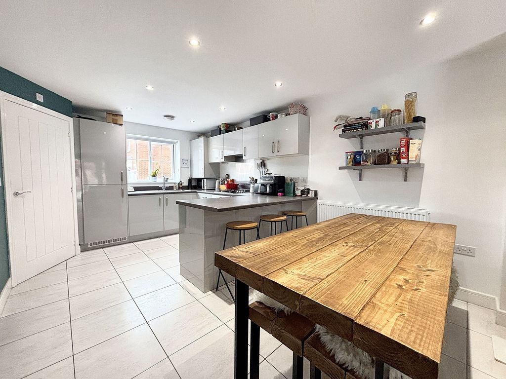 Property photo 3 of 15 Dining Kitchen