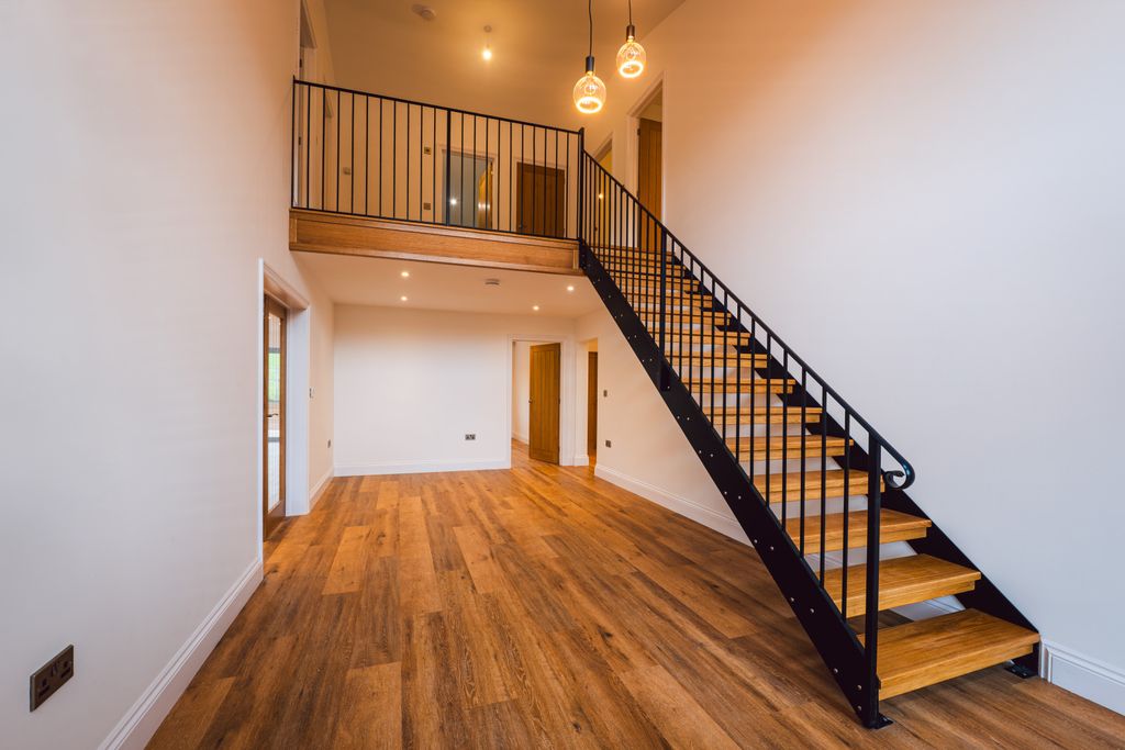 Property photo 2 of 14 Entrance Hallway