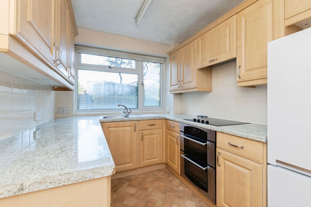 Property photo 2 of 12 Kitchen