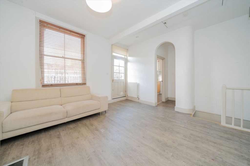 Property photo 2 of 5