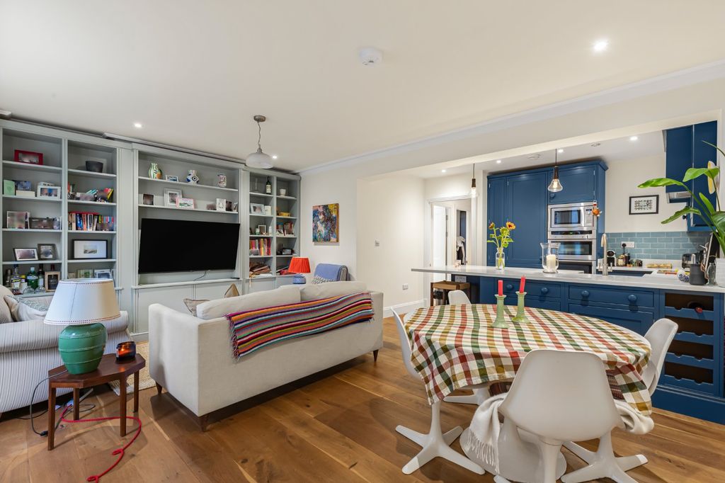 Property photo 2 of 12 Picture No. 11