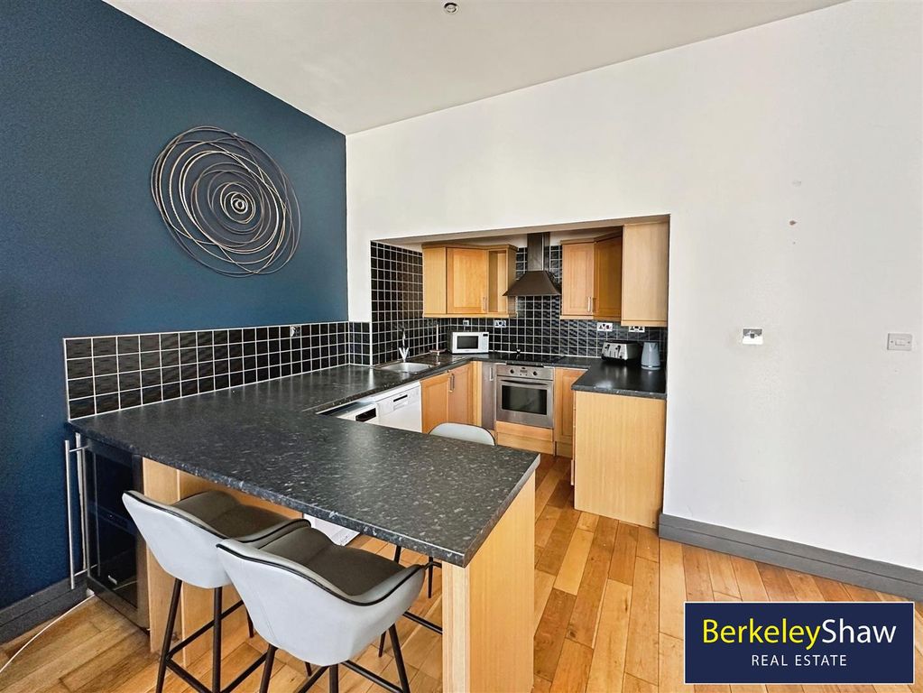 Property photo 3 of 17 Kitchen Area