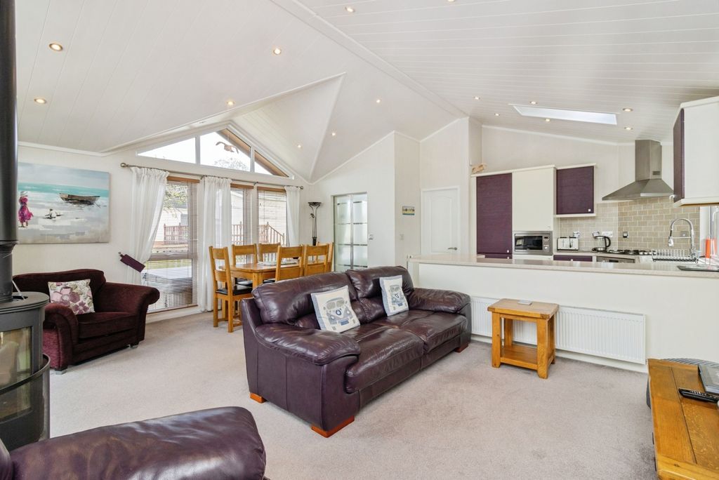 Property photo 3 of 20 Pbox-Img.Jpg