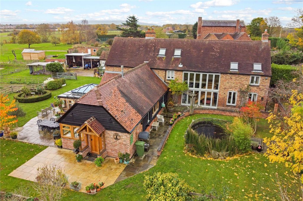 Property photo 3 of 31 Side Elevation