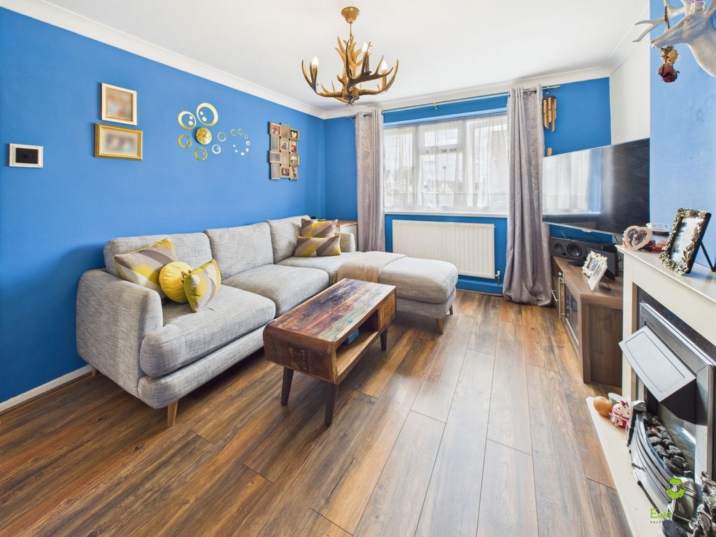 Property photo 1 of 12 Presented By Clinton Crawford At Ewemove Bexley An