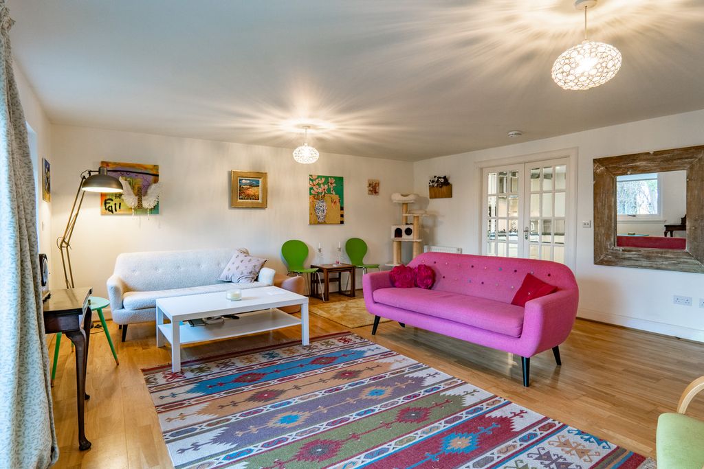 Property photo 2 of 28