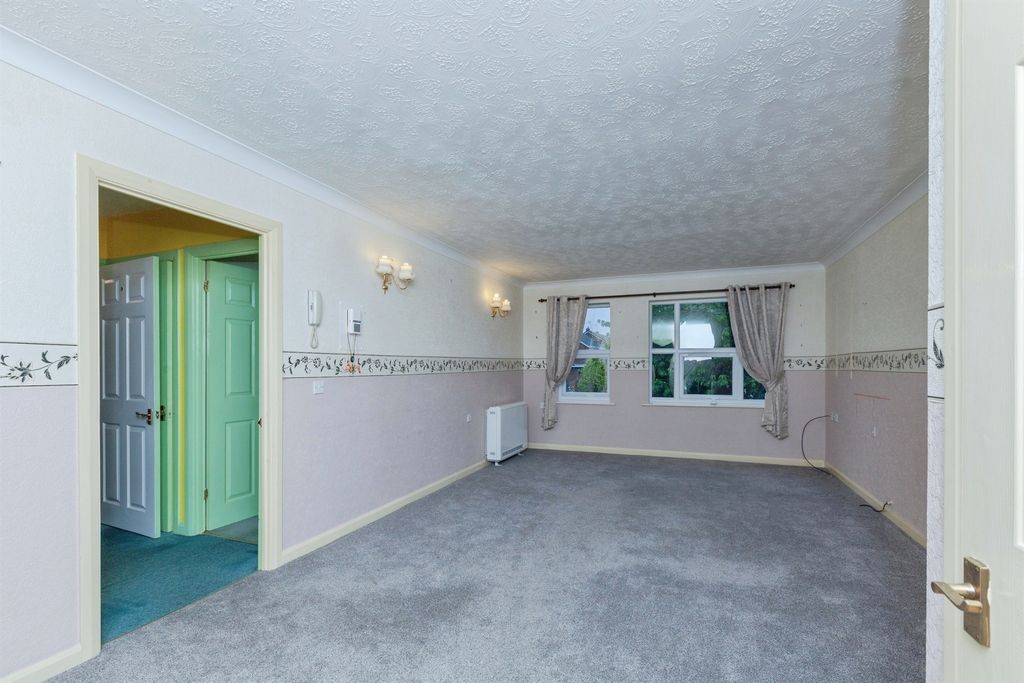 2 bed flat for saleWinterburn Gardens, Whetstone, Leicester LE8 photo 4