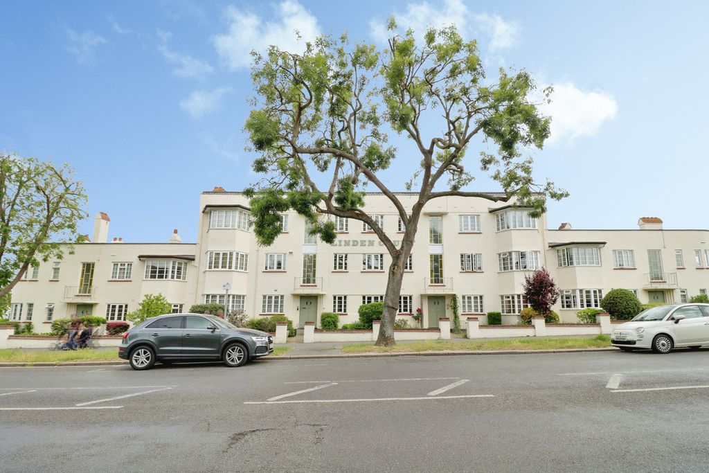 Property photo 1 of 11