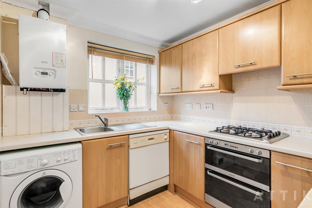 Property photo 3 of 27 10 Aldergrove Close Ip19 8Tb (20).Jpg
