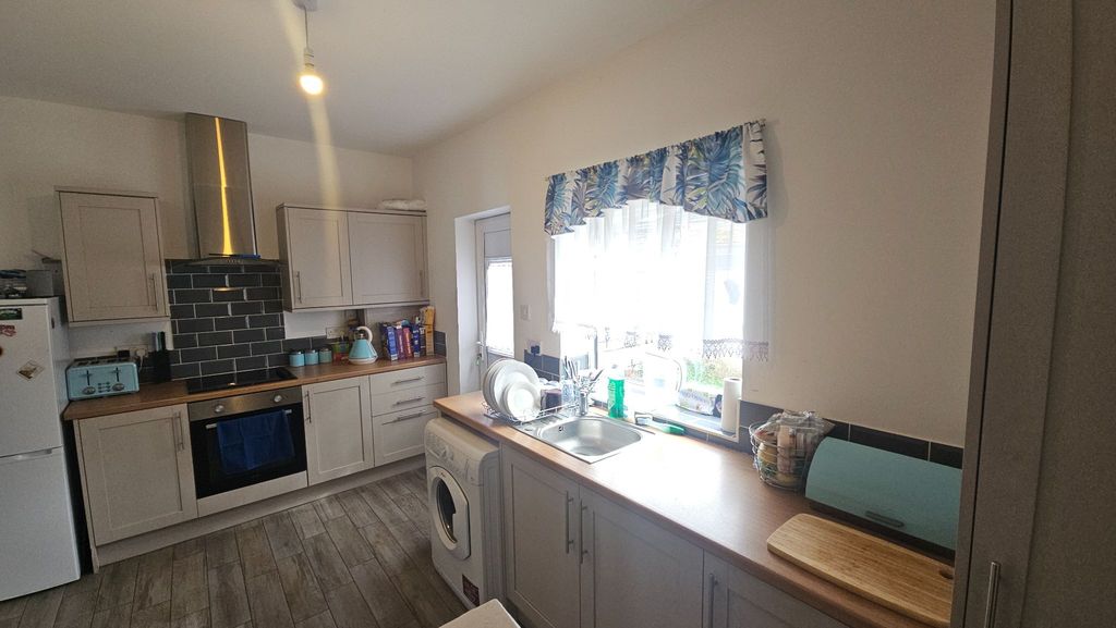 Property photo 2 of 8 Kitchen