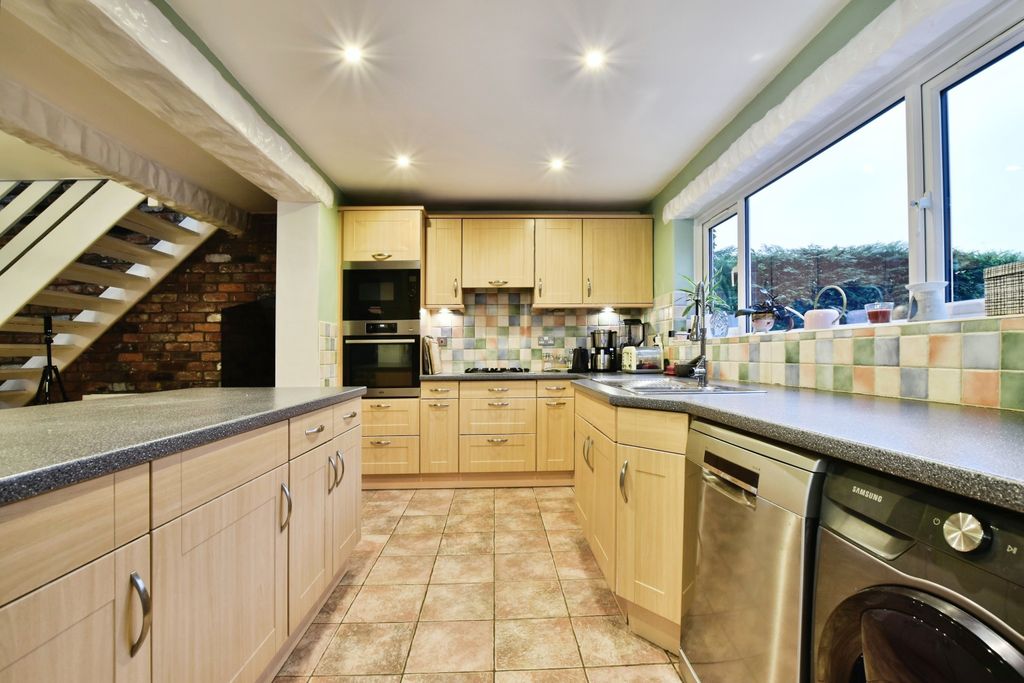 Property photo 1 of 20 Kitchend Iner