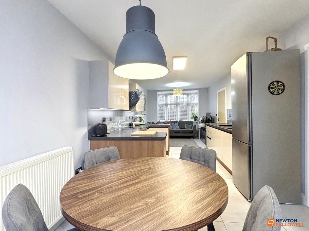 Property photo 3 of 33