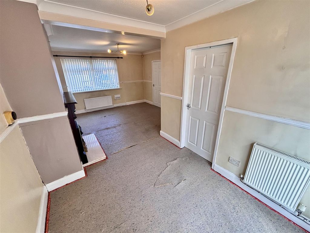 Property photo 3 of 16 Open Plan Living And Dining Room