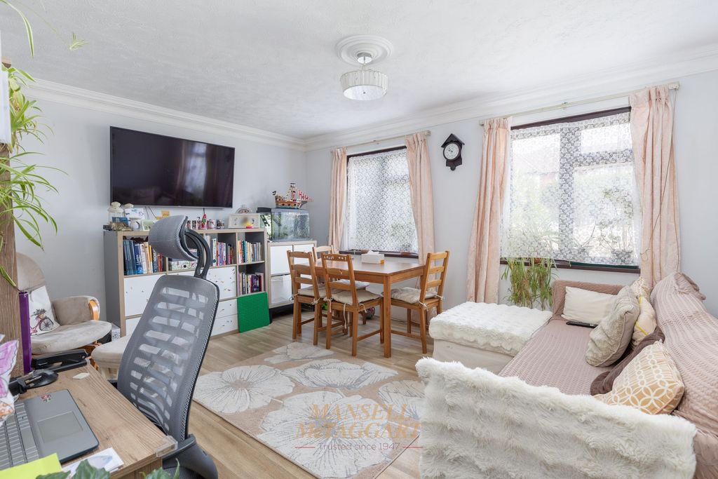 Property photo 3 of 15