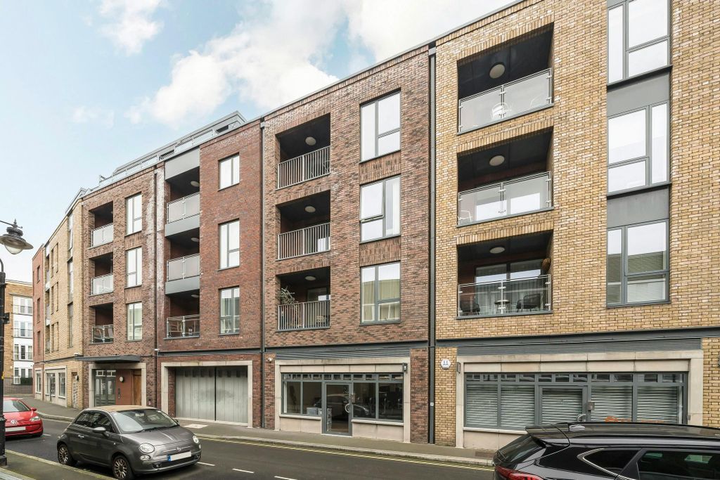 Property photo 3 of 10 8 Lamb Walk External 2 Copy.Jpg