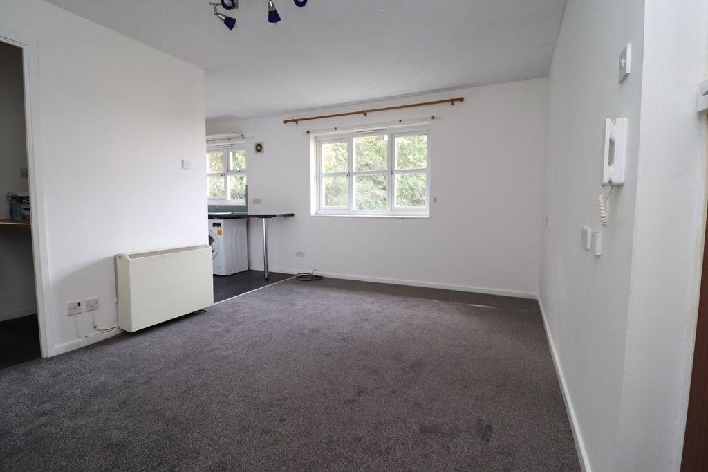 Property photo 3 of 5