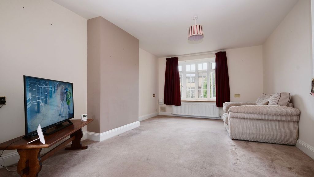 Property photo 2 of 11
