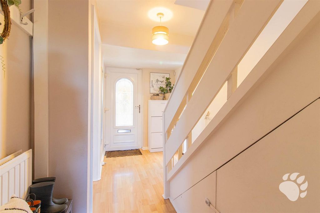 Property photo 2 of 21 Entrance Hall