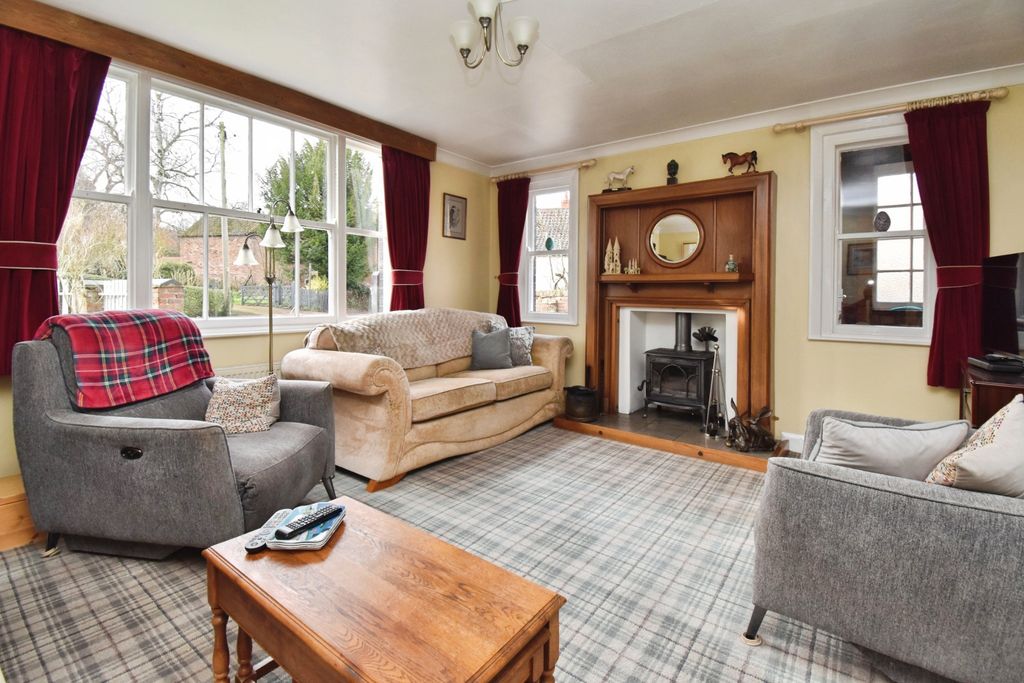 Property photo 2 of 34