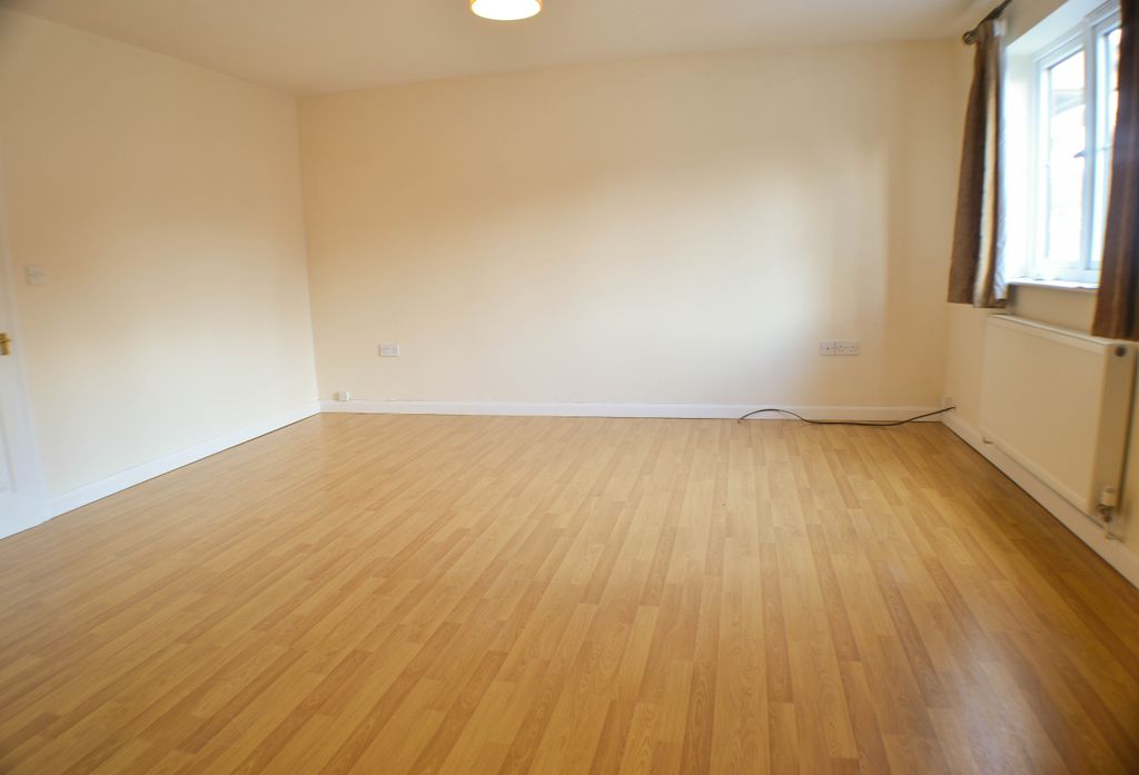 Property photo 3 of 12 Lounge