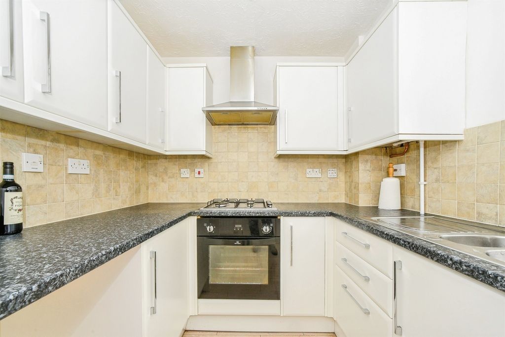 Property photo 2 of 17