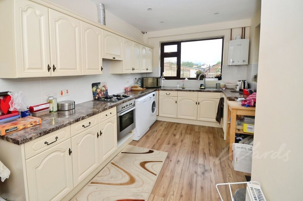 Property photo 2 of 7 Woodlands Kitchen