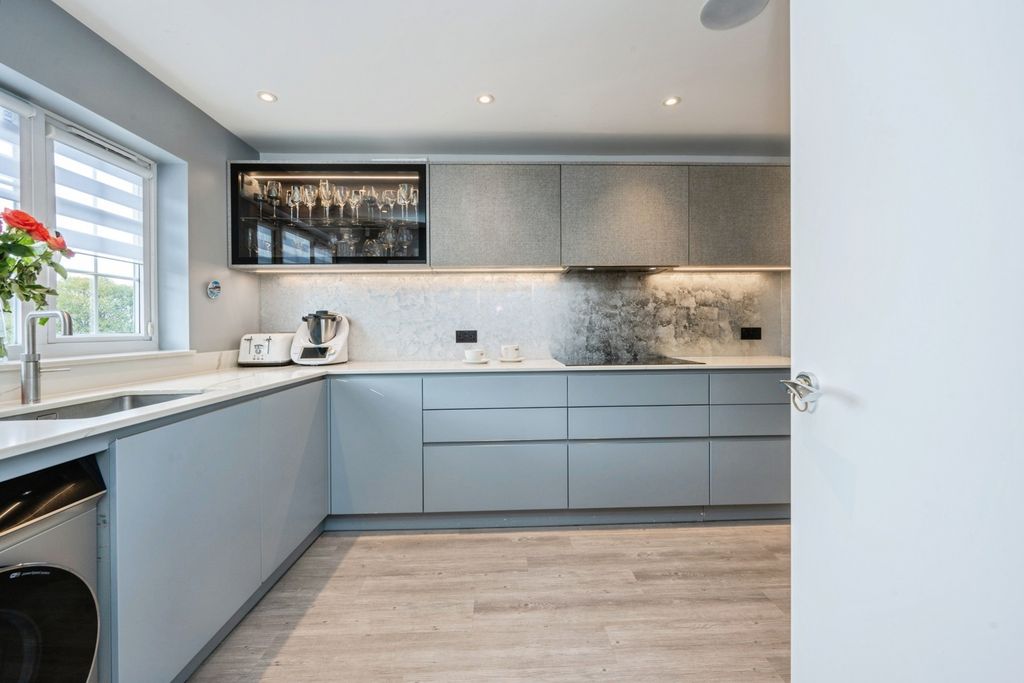 Property photo 2 of 25 Pbox-Img.Jpg