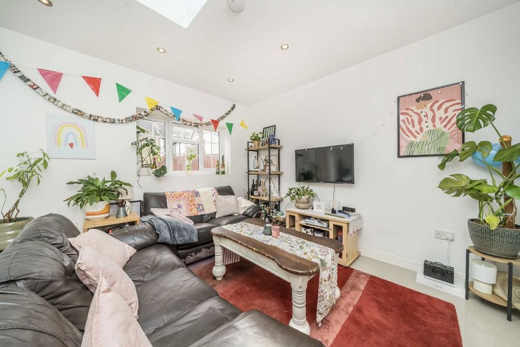 Property photo 2 of 8