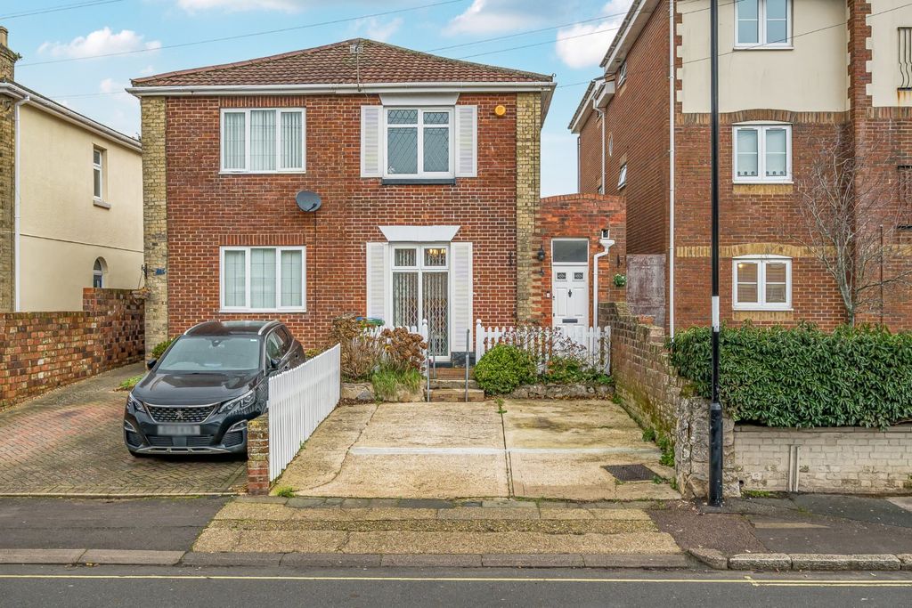 Property photo 1 of 19 Picture No. 01