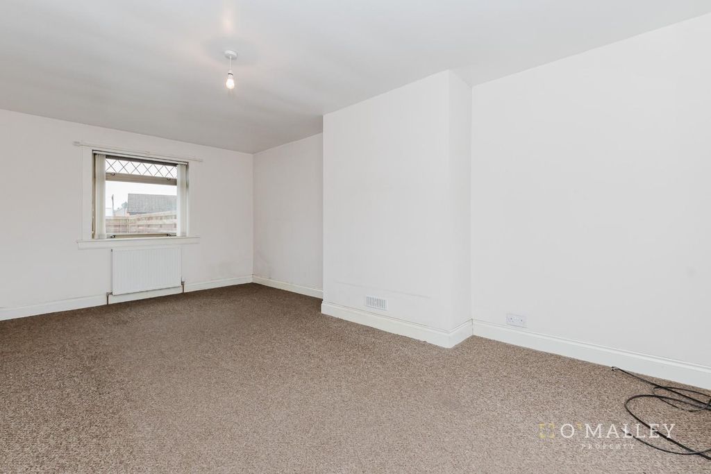 Property photo 3 of 12 Lounge