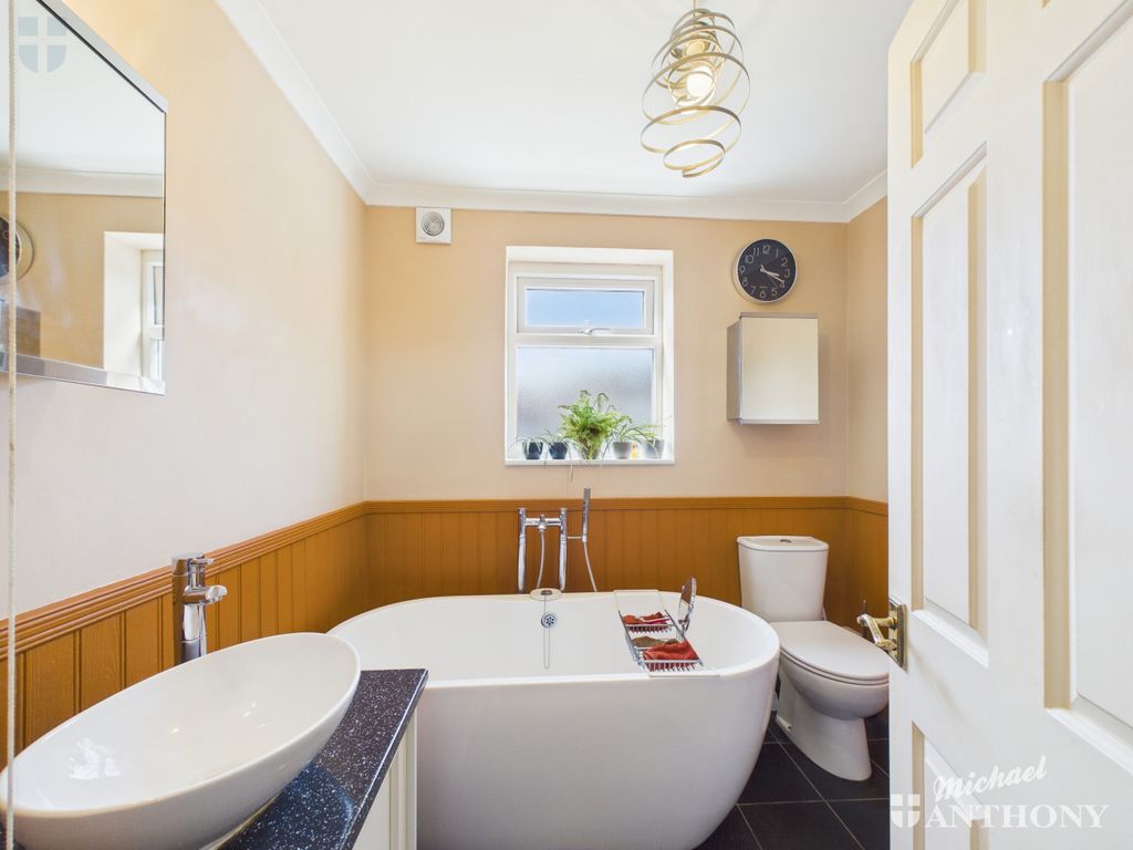 Property photo 3 of 15 Cam03218G0-Pr0976-Still011