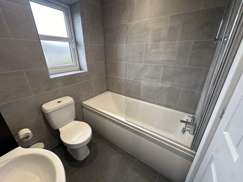 Property photo 1 of 12 Photo 5