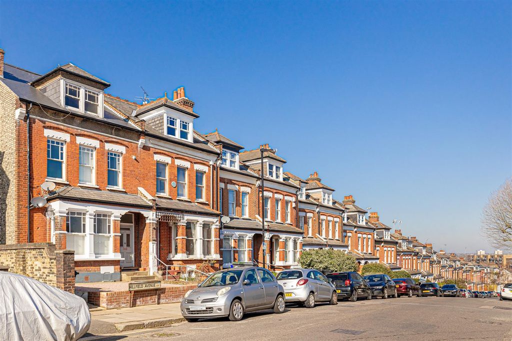 Property photo 3 of 22 Hillfield Road (4).Jpg