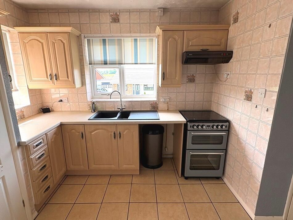 Property photo 2 of 21 Kitchen