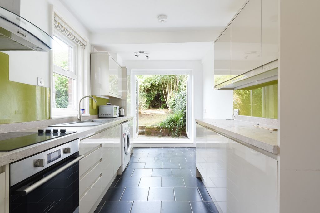 Property photo 2 of 13 4389152