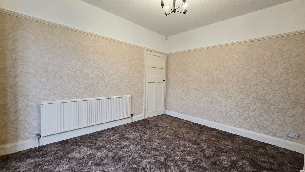 Property photo 3 of 15 Lounge