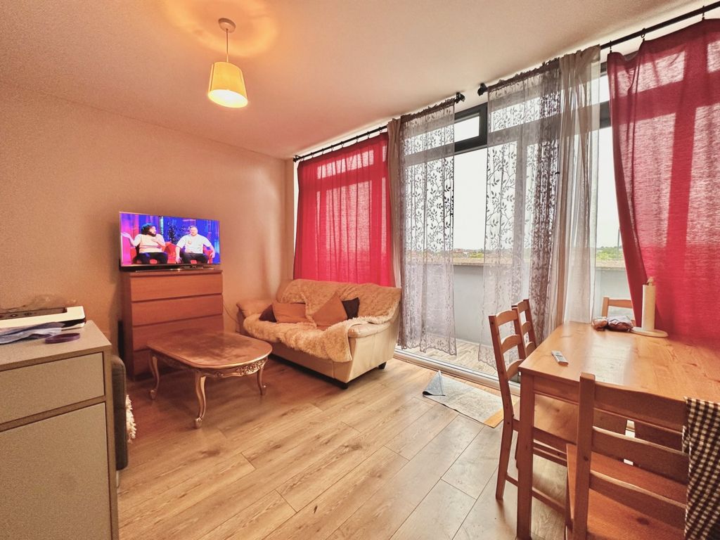 Property photo 3 of 9 Gallery