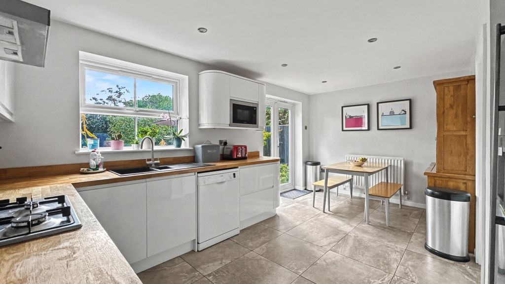 Property photo 2 of 20 4237564