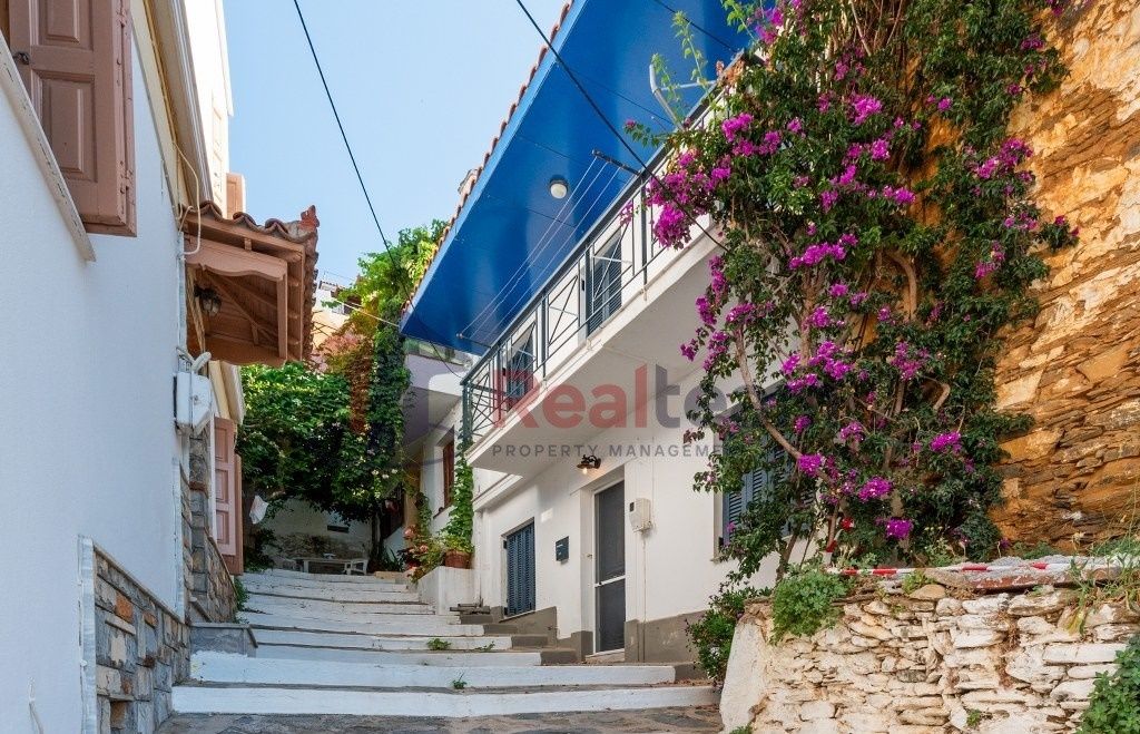 Property photo 2 of 25