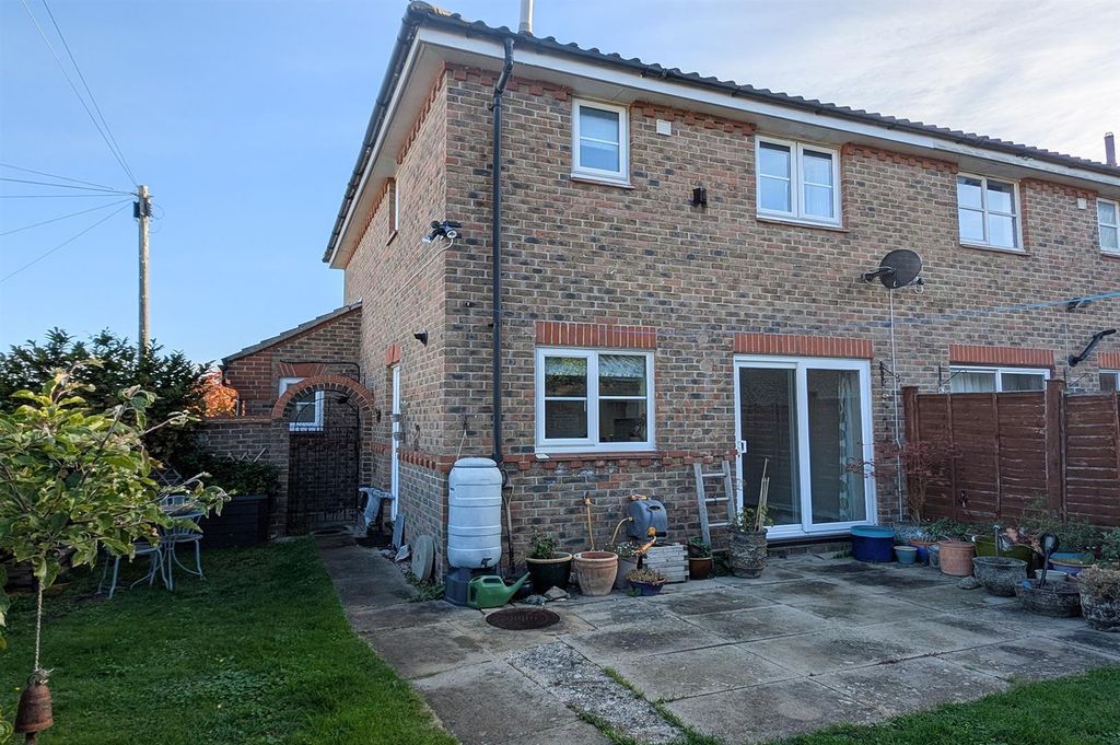 Property photo 1 of 12 Garden 2.Jpg