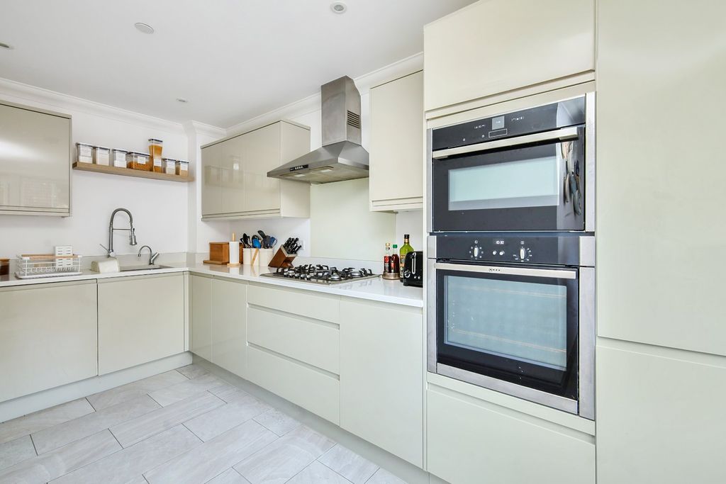 Property photo 3 of 29 Picture No. 02