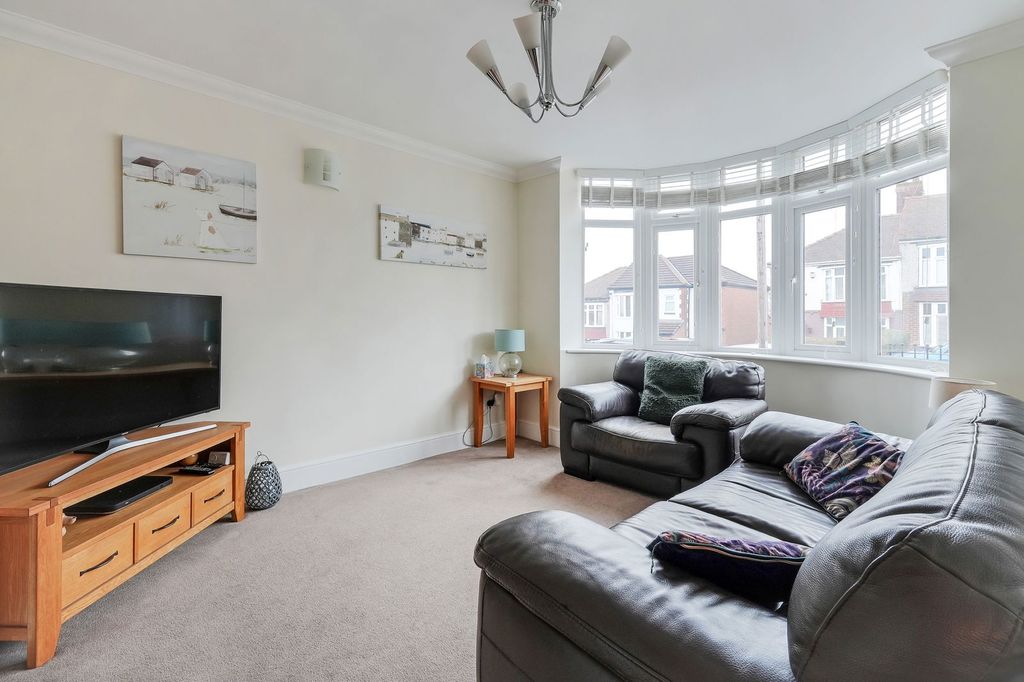 Property photo 3 of 33