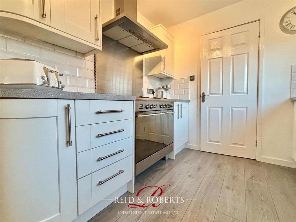 Property photo 3 of 31 415.Png