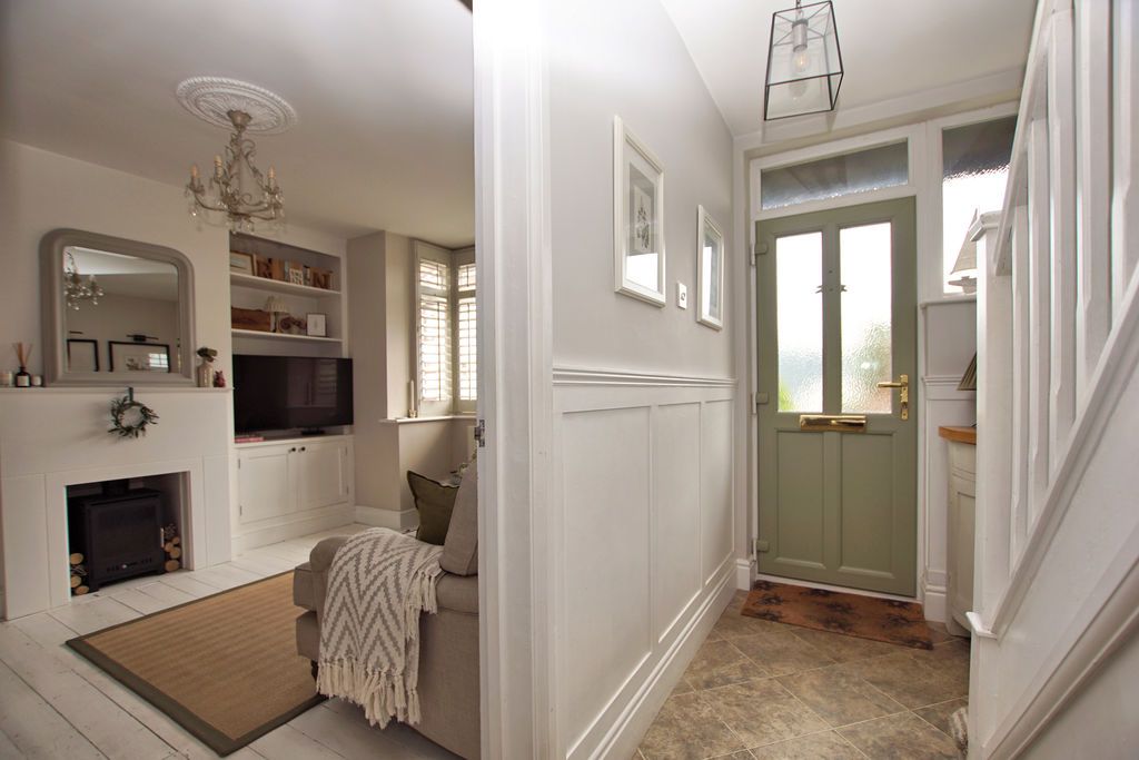 Property photo 2 of 21 Entrance Hall