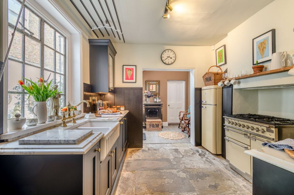 Property photo 1 of 20 Kitchen