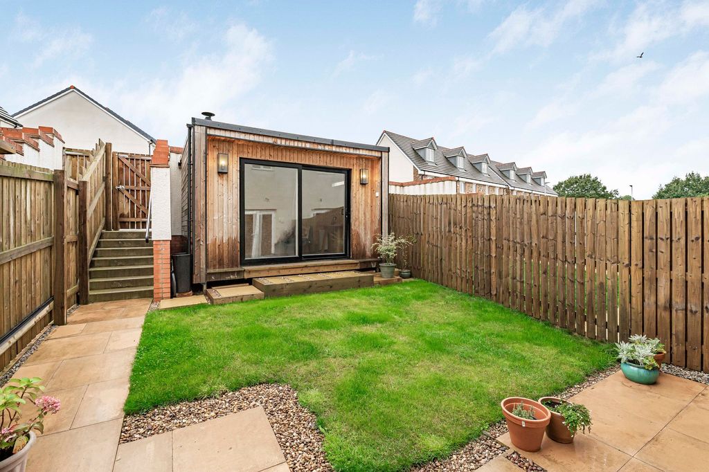 Property photo 2 of 30