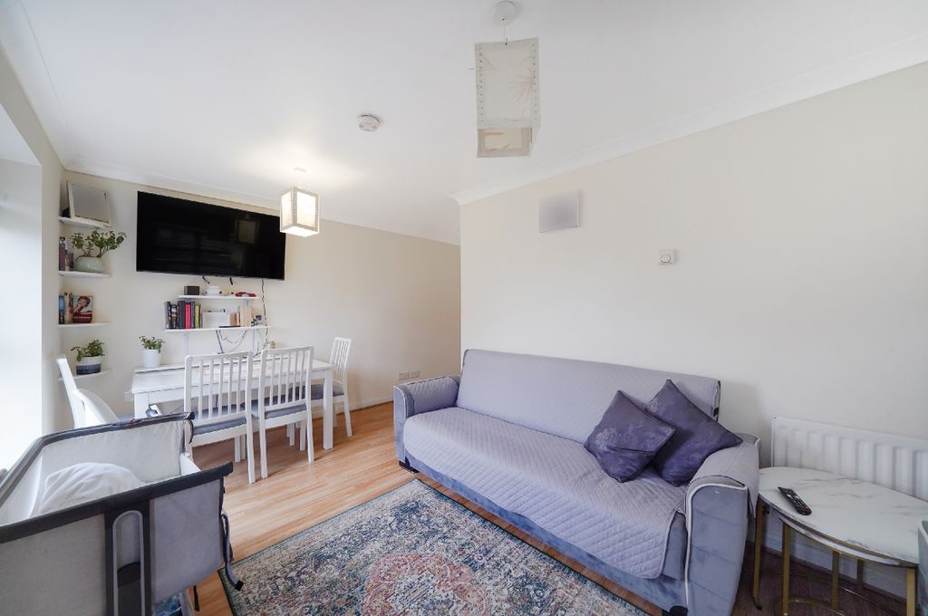 Property photo 2 of 16 Photo 1