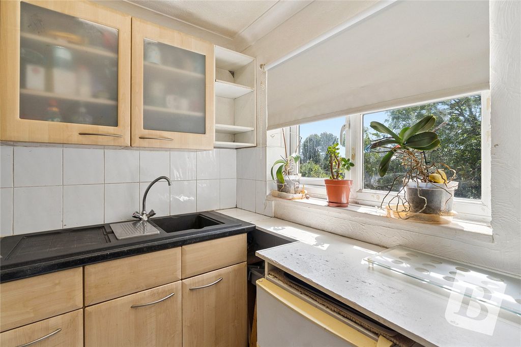 Property photo 3 of 8 Kitchen